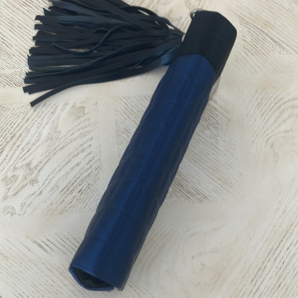 CHANEL CLUTCH - Picture 3 of 8